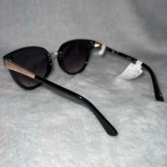 Guess Sunglasses - Picture 4 of 5